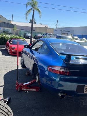 Porsche in for Fender roll