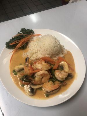 Panang curry shrimp lunch