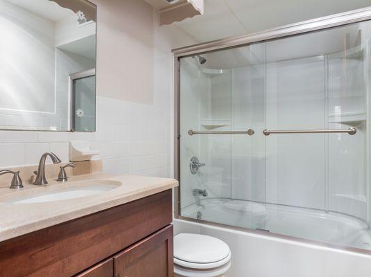 2 BR Colonial Manor Bathroom