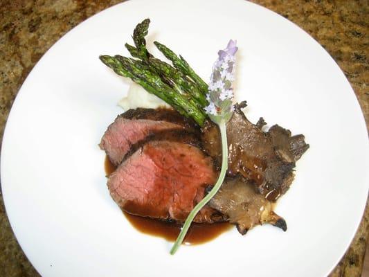 Beeft Tenderloin with Confit Wild Mushroom and Grilled Asparagus