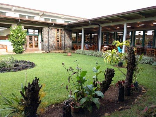 Lovely open courtyard for reading.