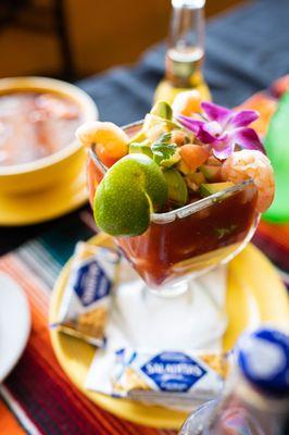 Indulge in this irresistible Coctel de Camarones: succulent shrimp, zesty lime, crisp veggies, and a burst of Mexican flavors!