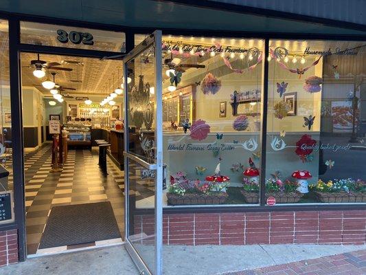 Amazing Ice Cream shop on St Charles Main Street.