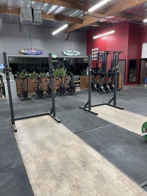 Sturdy squat racks & cardio equipment