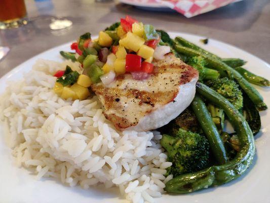 Grilled Mahi mahi with mango salsa and veggies