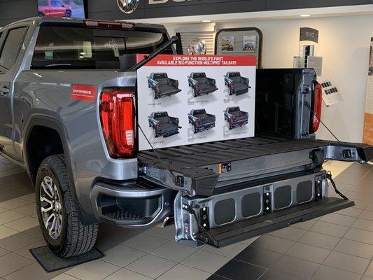 Exclusive GMC 6-position Multi-Pro tailgate