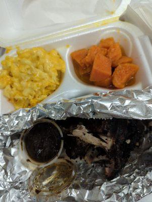 Small plate with Mac and yams upgrade (+ $2)