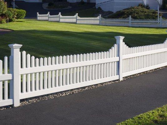 Residential Vinyl Fence Installation Services In Phoenix Arizona - Fence Company Phoenix AZ