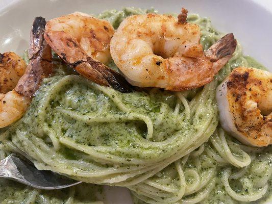 Pesto pasta with shrimp