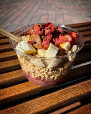 Raw energy açaí bowl