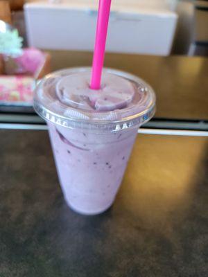 Best vegan blackberry milkshake