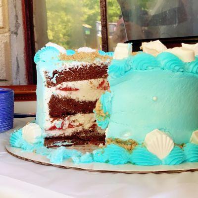 Ocean and beach cake chocolate and strawberries