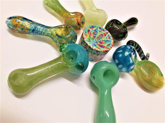 Glass spoon pipes and grinders. Choose a matching set!