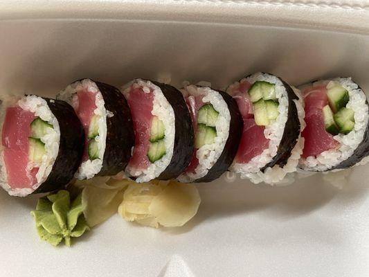 Tuna sushi roll - the size of fish is worth more than you pay for