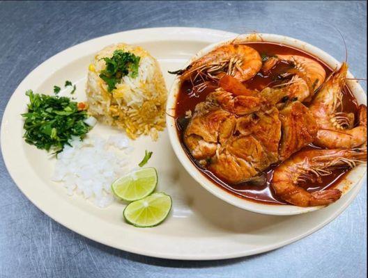 Caldo de Camarón y Pescado