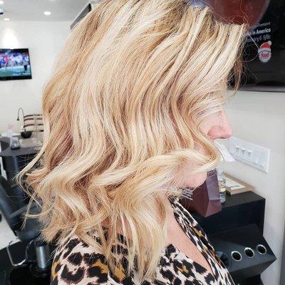 Blonde highlights and beachwaves