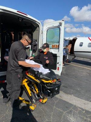 Our GMTCare Reno team completing a stretcher transport to a private plane.