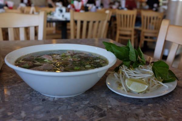 eye round, meat ball and tendon pho.