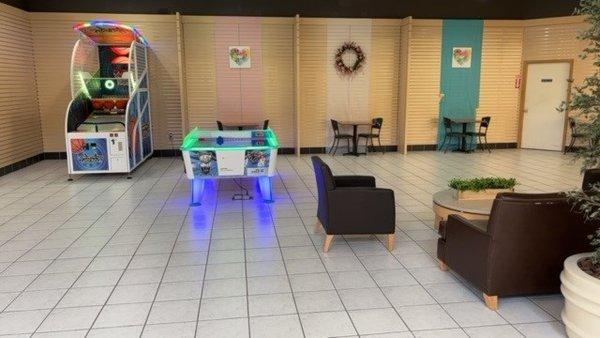 SHOP AND PLAY. BASKETBALL AND AIR HOCKEY MACHINE located on second level across from Cinnabon.