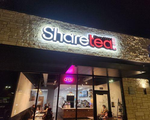 Outside of Sharetea off E Broad