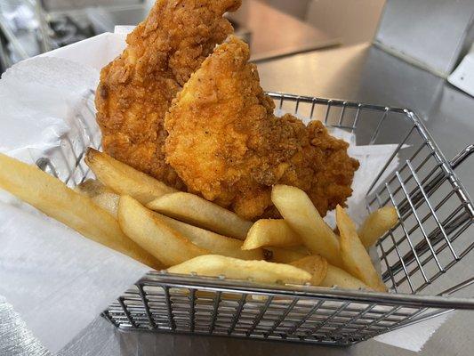 Kids chicken tender and fry basket