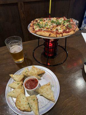 Garlic cheese bread and Canelo Alvarez small pizza