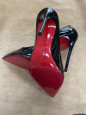 Mirror red rubber on a Christian Louboutin.