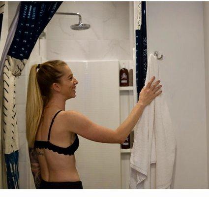 4 showers in the women's and 2 in the men's. One of the only hot yoga studios in nyc with showers and great products.