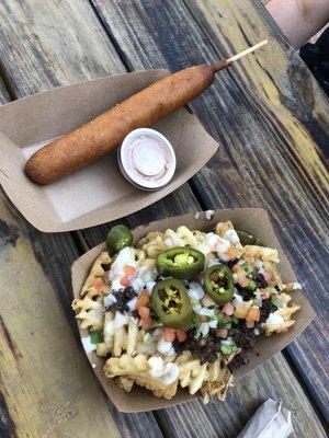 Barbacoa Nacho Fríes and a Corndog