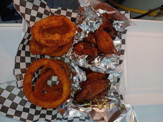 Half plain half lemon pepper wings with onion rings