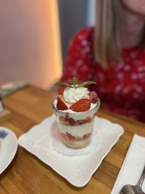 Strawberry shortcake parfait-menu doesn't say but this has rum in it. Tastes bad to me. Would not recommend unless you like that taste.