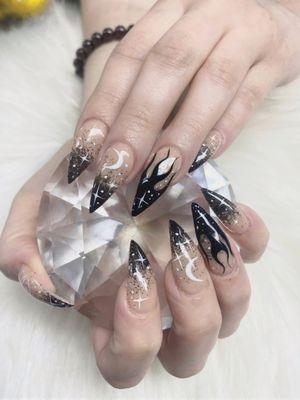 Sparkly witchy nails