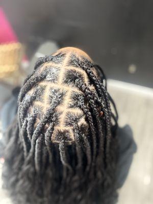 Knotless Medium Goddess Braids