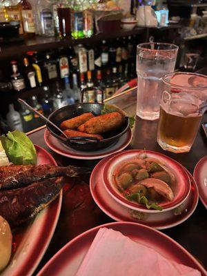 Croquetas and olives