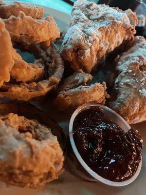 monte crisco sandwich w/onion rings and raspberry jam