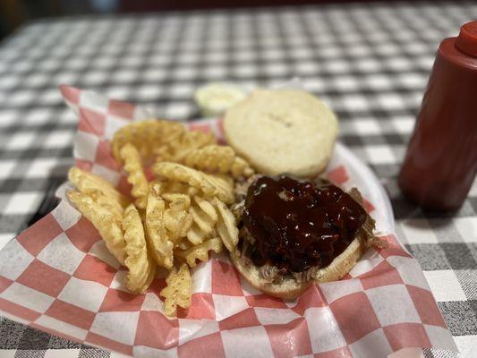 Got pulled pork sandwich FTW!!!