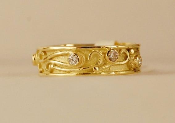 18k yellow gold and diamonds