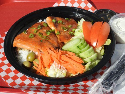 6 oz. Grilled Salmon, steamed rice & side salad.
Healthy & tasty lunch box in Santa Fe Spring. When you order, we will start cook.