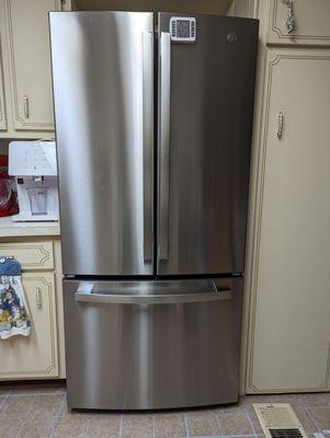 Our new GE refrigerator from Rosner's.