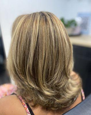 Balayage & Highlights.
Beautiful medium length hair for control and volume.