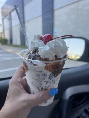 Salted caramel pretzels sundae with peanut butter Oreo, custard!