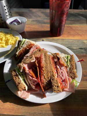 Amazing breakfast spot, great outdoor seating and the waiters are super nice. You need to try the Cinnamon French roll, and Bourbon bacon.