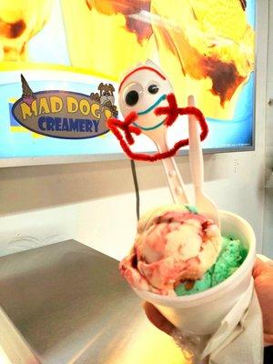 Sporky recommends Mad Dog Creamery as the best late night snack shack for ice cream treats!!