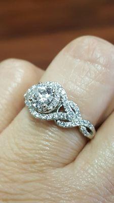 14kt Halo Diamond Ring