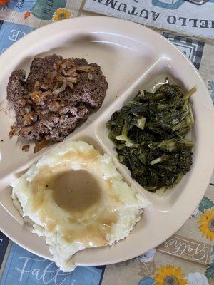 Small hamburger steak w/onions, crème potatoes and turnips