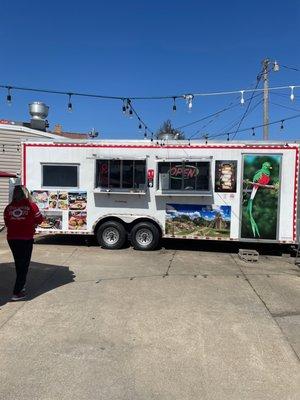 Pick up your food at the cart, they have some outdoor dining,And indoor dining as well.