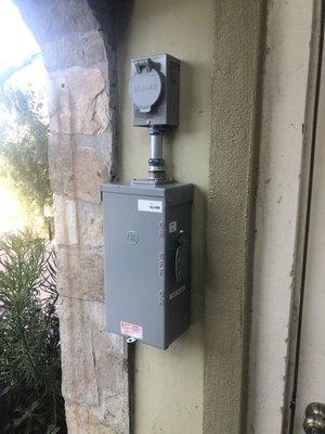 Transfer switch for connecting power generator