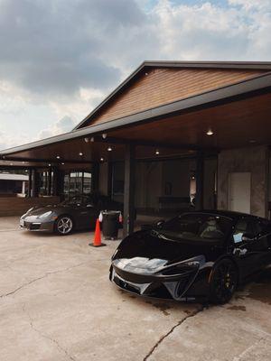 Customers Porsche and McLaren