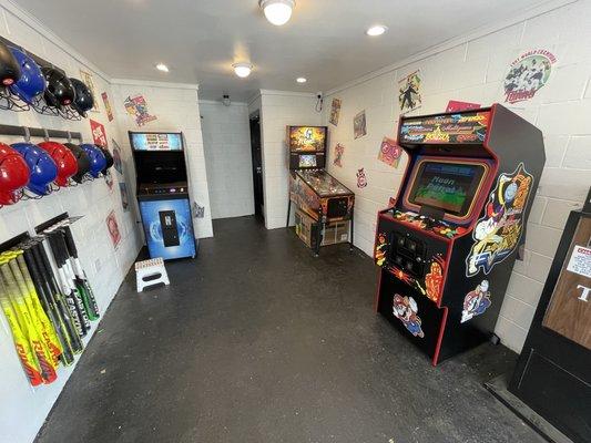 Pinball and over 50 retro-arcade games, including MS Pac-man, Donkey Kong, Joust, Rampage, BurgerTime, Centipede, and more.