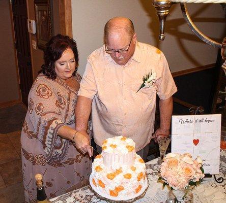 We weren't really sure what we wanted for a wedding cake, bu Wichita Cake Creations took several pics we provided and did a beautiful !!